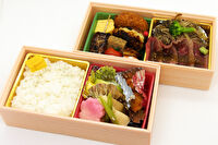 懐石料理 きん哉-和牛ステーキと和牛のすき焼きコンビ弁当