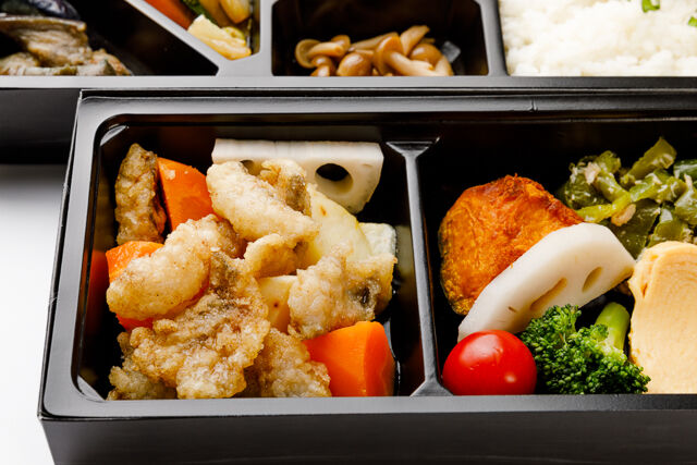 【豪華2段】鱈とたっぷり野菜と鶏肉のソテーもろみソース