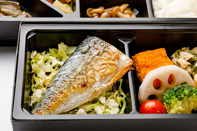 【豪華2段】鯖の炙り焼きと鱈とたっぷり野菜