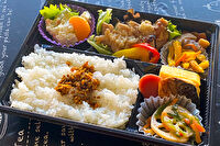 旬菜ダイニングKitchen比呂-若鶏の照焼と和洋惣菜弁当