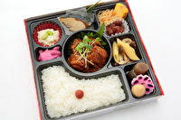 キッチンやまなか-選べるご飯の若鶏八丁味噌焼き彩り弁当