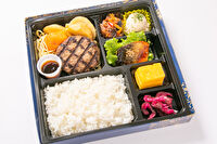 キッチンHIMAWARI-【熨斗対応可】牛肉100％ 直火網焼きステーキハンバーグ 贅沢弁当