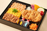 こだわりとんかつ神楽 はなれ-神楽のお得な三色そぼろとロースカツ弁当