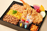 こだわりとんかつ神楽 はなれ-神楽のお得な三色そぼろとロースカツとエビフライ弁当