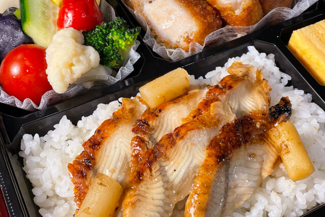 創作弁当 鯉のや-【熨斗対応可】『鯉のや特製』鰻のせご飯と甘辛風味の鶏ささみ揚げ