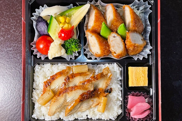 創作弁当 鯉のや-【熨斗対応可】『鯉のや特製』鰻のせご飯と甘辛風味の鶏ささみ揚げ