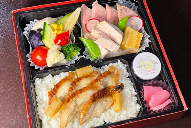 創作弁当 鯉のや-【熨斗対応可】『鯉のや特製』鰻のせご飯とローストポーク&ローストチキンコンボ