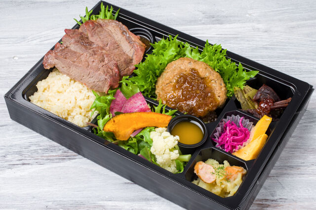 【熨斗対応可】至極のハンバーグ＆特製サーロインステーキ＆朝採れ野菜サラダの極弁当