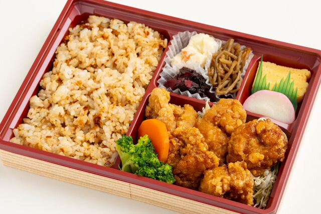 風味豊かな鶏の唐揚げ弁当