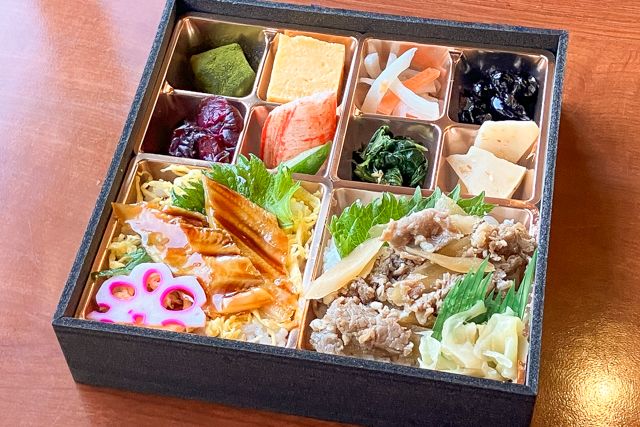 京都割烹やなぎさわや-牛のしぐれ煮と穴子ちらし弁当