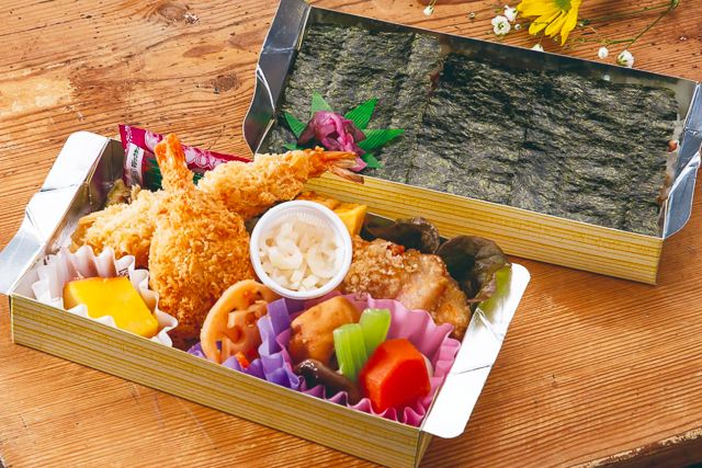 海老フライと海老クリームコロッケの2段海苔弁