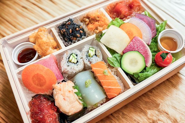 野菜がおいしい LONGING HOUSE-ヴィーガン寿司仕立て弁当