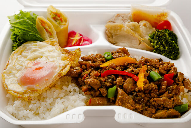 【W】タイ料理人気の二種！ガパオライス＆カオマンガイ