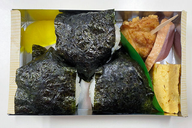 ランチファクトリー-おにぎりセットH おにぎり3個、おかず3品
