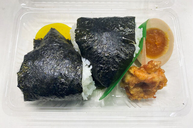 ランチファクトリー-おにぎりセットC おにぎり2個、おかず2品