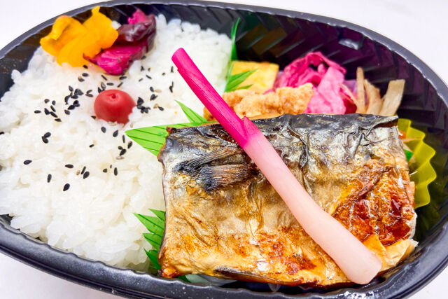 ランチファクトリー-鯖の塩焼きわっぱ