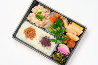 日本料理 幕濱（埼玉店）-幕の内弁当 豚しゃぶの柚子胡椒和え