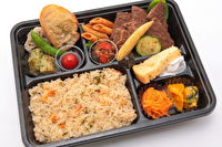 manma cafe-牛肉のトマト炒めと桜エビのオリーブリゾットの8種のデリBOX