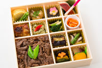 まる美-牛しぐれご飯と13種のおばんざい折