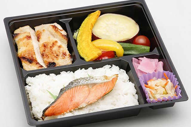 松に鶴-2種の主菜彩り弁当