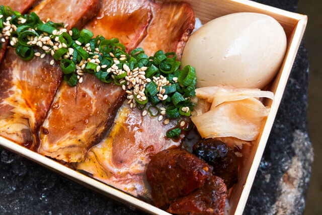 ＜チャーシュー専門店＞ミートポーク山水-【本格焼豚】蜜汁チャーシュー重【特撰銘柄 林SPF豚】肩ロース 70g