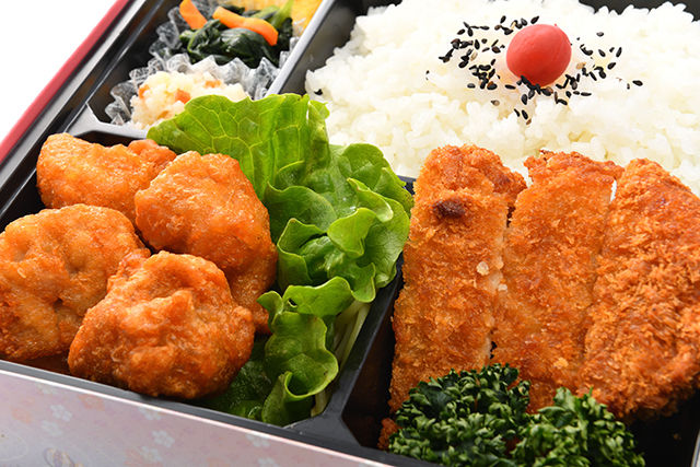 めちゃうま亭～7時からお届け可能なイベント・会議用の宅配弁当～-【肉おかず2品】唐揚げと豚カツの満足幕の内