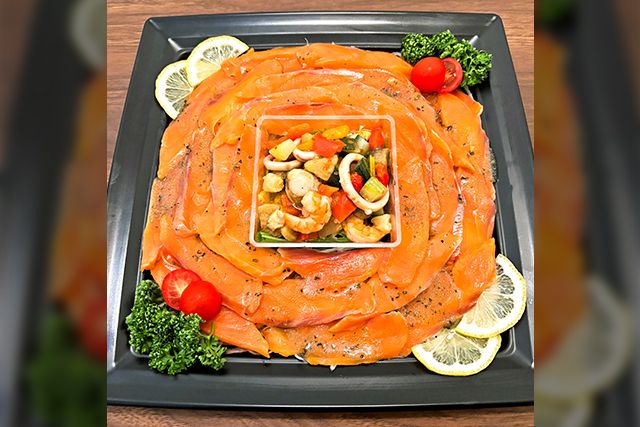 Merenda-スモークサーモンのカルパッチョ＜黒＞