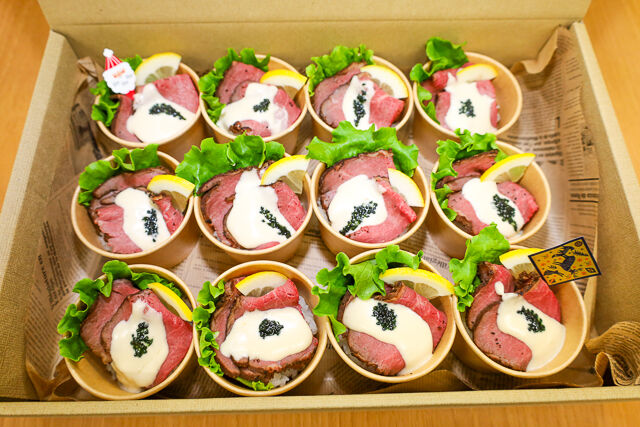 【クリスマス】mini丼　ローストビーフのマヨネーズソース、キャビア添え