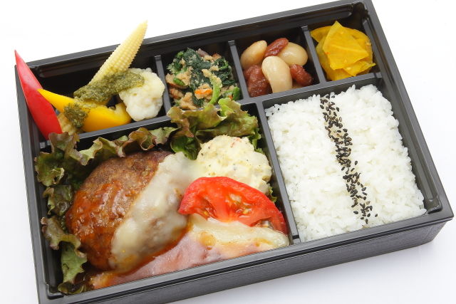 神戸牛 みやび亭 の 神戸牛ハンバーグ弁当 トマトとチーズのディアボラソース ごちクル お弁当の配達 デリバリー