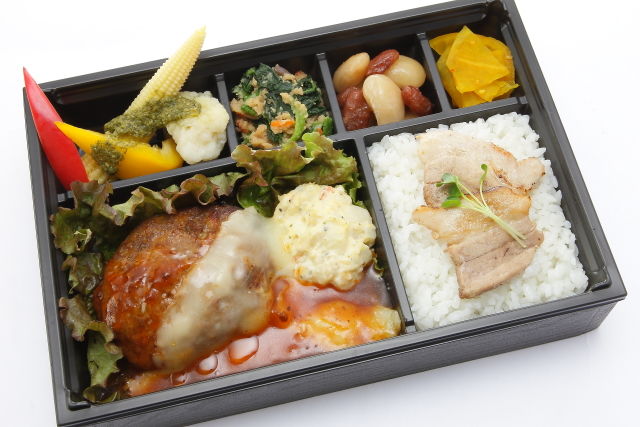 神戸牛 みやび亭 の 神戸牛ハンバーグ弁当 トマトとチーズのディアボラソース ごちクル お弁当の配達 デリバリー 神戸牛 みやび亭 の 神戸牛ハンバーグ弁当 トマトとチーズのディアボラソース ごちクル お弁当の配達 デリバリー