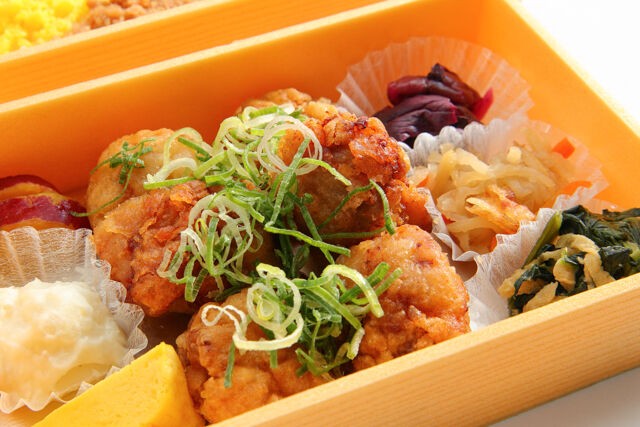 みやこどり-油淋鶏（ユーリンチー）の豪華二段弁当