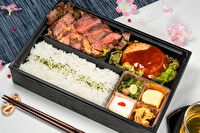 桃はな-中落ちビーフステーキとワイン仕立て和牛ハンバーグ合盛り御膳