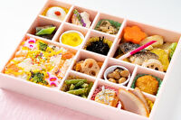 Sushi time-【熨斗対応可】12種のおばんざいと海鮮ちらし寿司御膳（鰆の西京焼き）