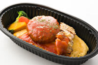 洋食 中目黒オムオム-【特製トマトソース】オムライス 特製ローストチキン＆ハンバーグ