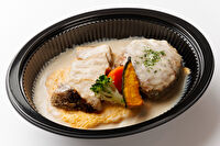 洋食 中目黒オムオム-【特製クリームソース】オムライス 特製ローストチキン＆ハンバーグ
