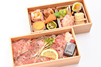 寿司割烹 南喜久-絶品サーロインローストの二段重（うめ塩とステーキソースの食べ比べ）