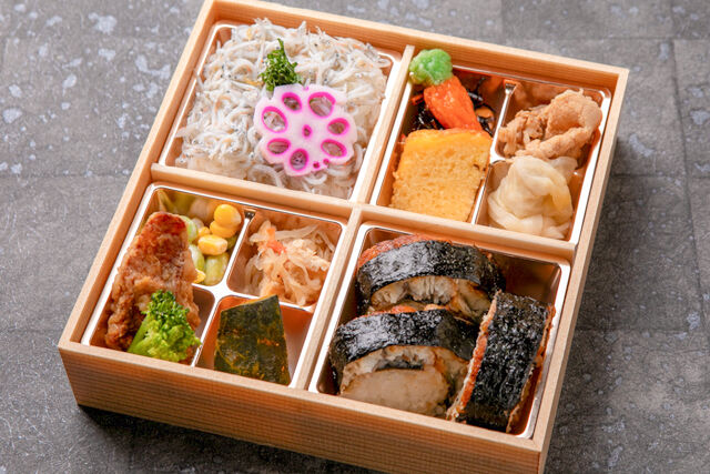 寿司割烹 南喜久-贅沢彩り御膳～鰻の太巻きとしらす御膳～