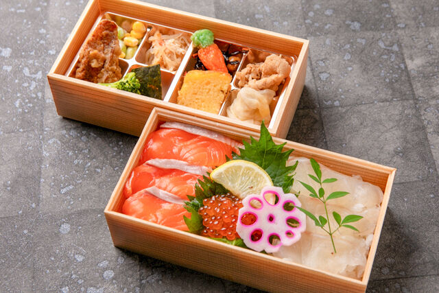 寿司割烹 南喜久-【南喜久の昆布〆】熟成サーモン・いくらと鯛食べ比べ2段重