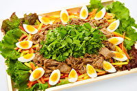 ニャー・ヴェトナム（ケータリング）-牛肉＆本日の野菜とハーブのサラダ