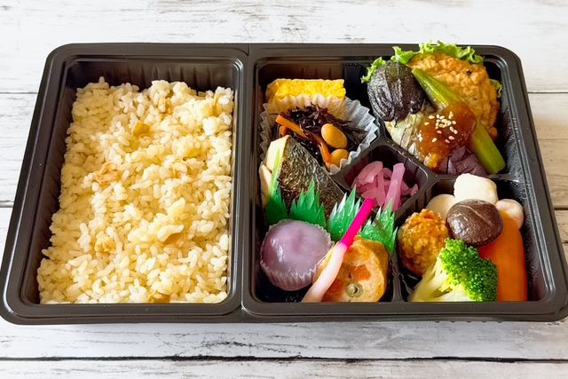 日本料理 権-鮭そぼろ和風弁当
