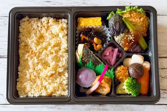 日本料理 権-鮭そぼろ和風弁当