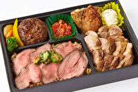 肉ビストロ SPAJIO-【お茶なし】スペイン産ガリシア栗豚肩ロースステーキとローストビーフ肉飯＆ハンバーグ弁当