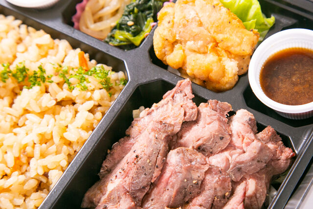 【熨斗対応可】【お茶なし】牛ハラミステーキとひき肉と野菜の炊き込み肉飯弁当