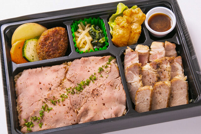 【熨斗対応可】北海道夢の大地豚肩ロースとローストビーフ肉飯＆ハンバーグ弁当
