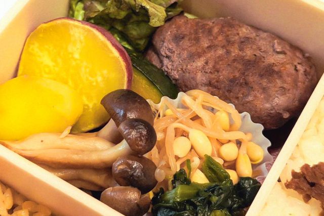 肉ビストロ SPAJIO-【熨斗対応可】黒毛和牛ステーキと秋の味覚 肉づくし四マス重