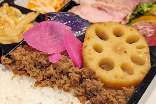 肉ビストロ SPAJIO-【熨斗対応可】【夢の大地豚ステーキ＆和牛すじ大根】贅沢肉と彩り野菜御膳