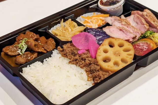 【熨斗対応可】【夢の大地豚ステーキ＆和牛すじ大根】贅沢肉と彩り野菜御膳の商品写真