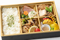 肉割烹 仁-厳選牛のすき焼きとチキンステーキ弁当