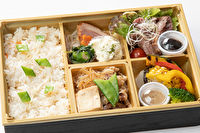 肉割烹 仁-特製ステーキと厳選牛のすき焼き弁当