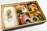 肉割烹 仁-ローストビーフと豚の生姜焼き弁当